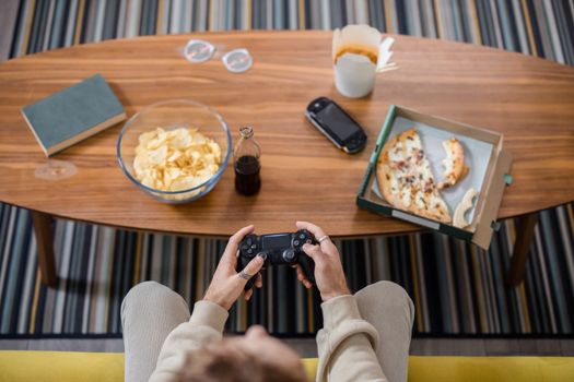 Boost Your Gaming Performance: Top Snacks & Drinks for Peak Play