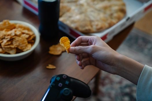 2026 Gamer Snack Guide: Choosing the Best Chips for Health & Performance